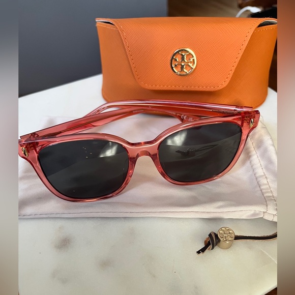 Tory Burch Rose-Tinted Pink Sunglasses w/a Tan Tory Burch Dust Bag & Case (EUC) - Picture 5 of 13